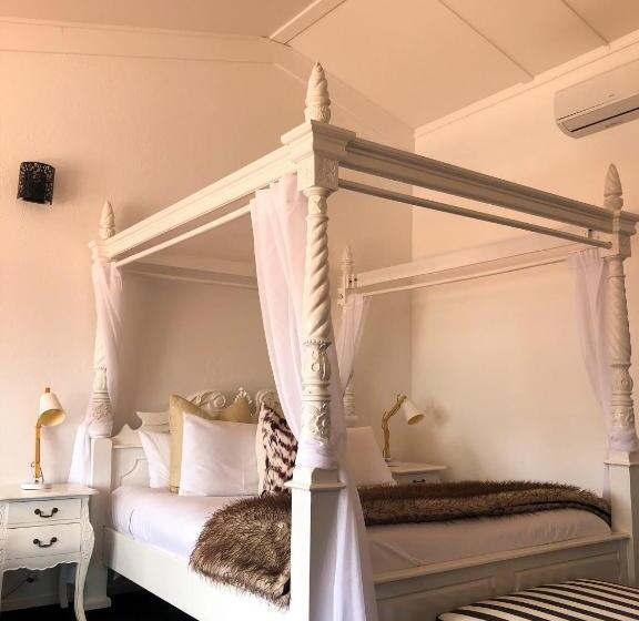 جناح, Orewa Beachcomber