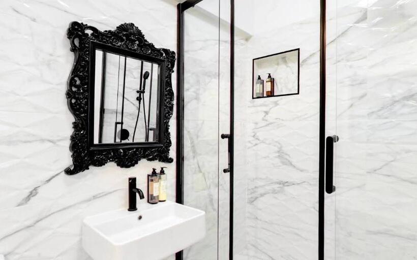 جناح, Orewa Beachcomber