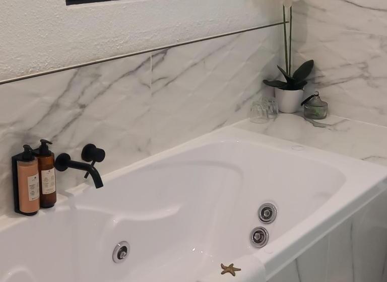 جناح, Orewa Beachcomber