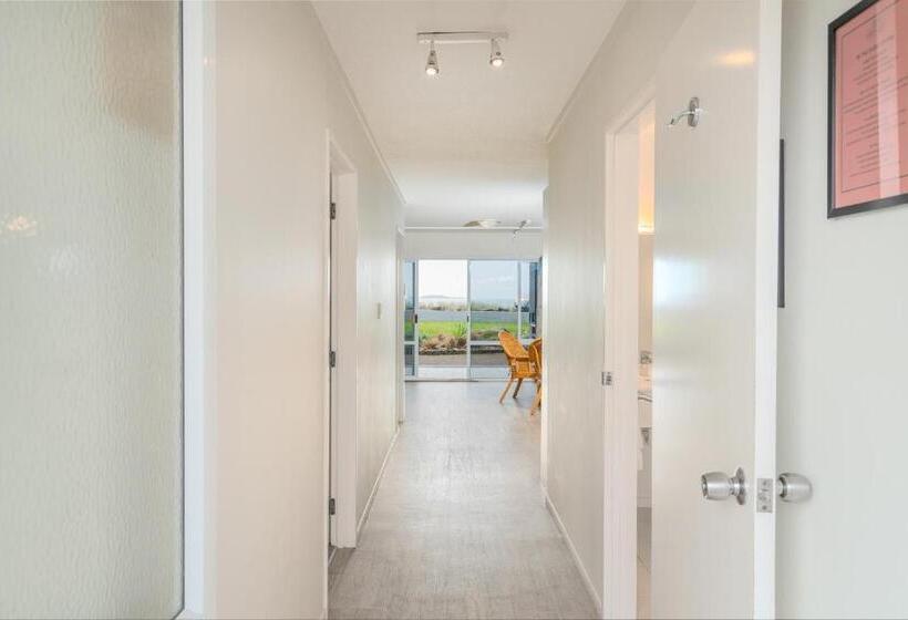 Апартаменты 1 Спальня Нижний Этаж, Waterfront Apartments Whitianga