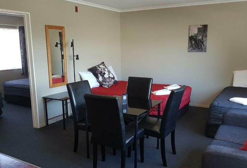 דירת חדר, Palm Court Motel