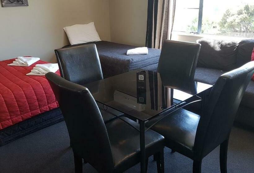 דירת חדר, Palm Court Motel