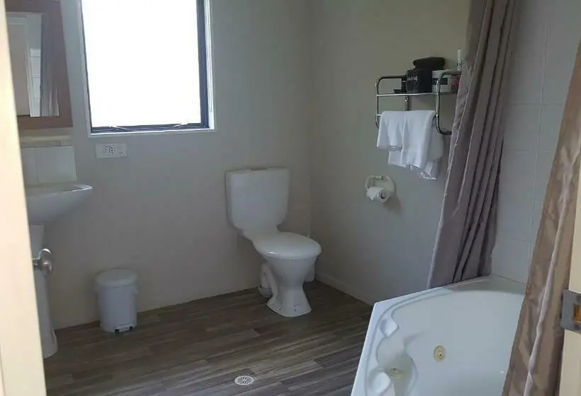 2ベッドルームアパートメント, Palm Court Motel