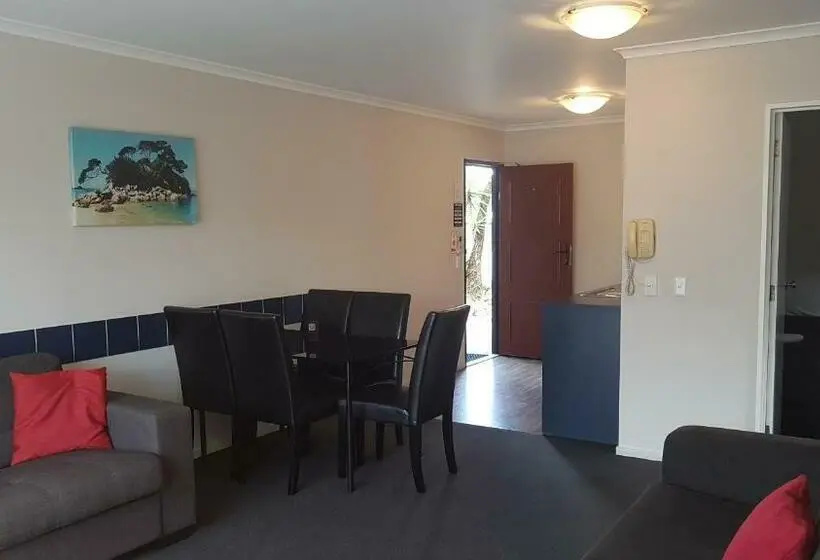 2ベッドルームアパートメント, Palm Court Motel
