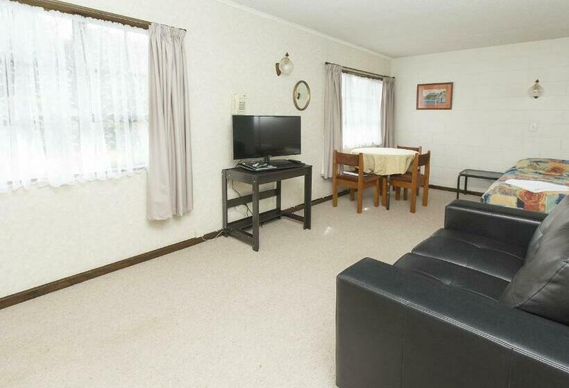 스탠다드 스튜디오, Stonehaven Motel