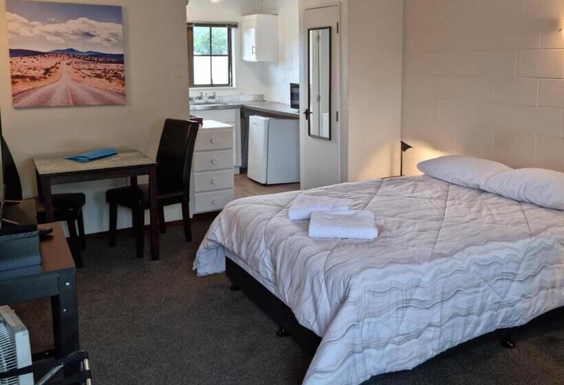 스탠다드 스튜디오, Stonehaven Motel