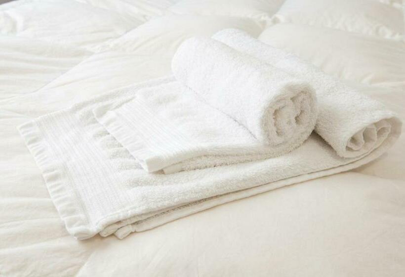 Кровать в Многоместном Номере с Общей Ванной, Stork Hostel