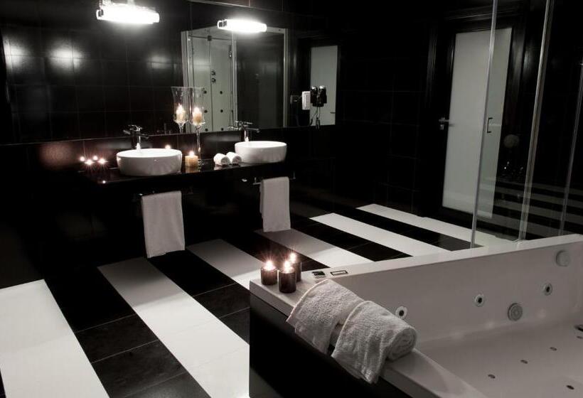 חדק דלוקס עם ג'קוזי, Vinyl M Hotel Design Inn