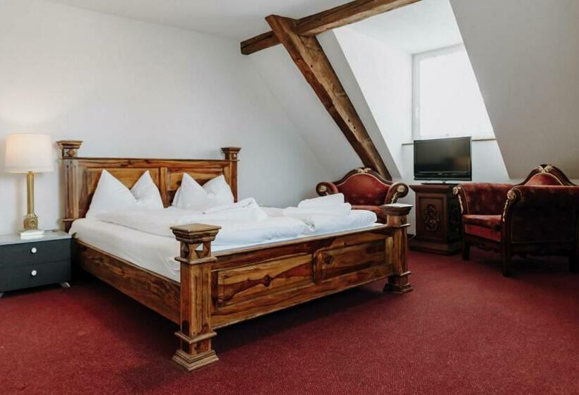 غرفة قياسية حمام مشترك, Selda S