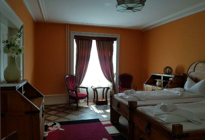 غرفة قياسية حمام مشترك, Selda S