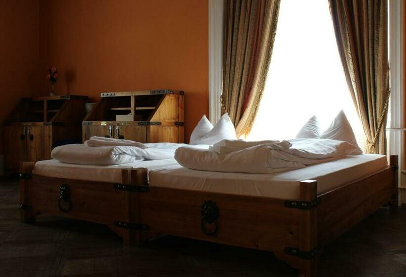 غرفة قياسية حمام مشترك, Selda S