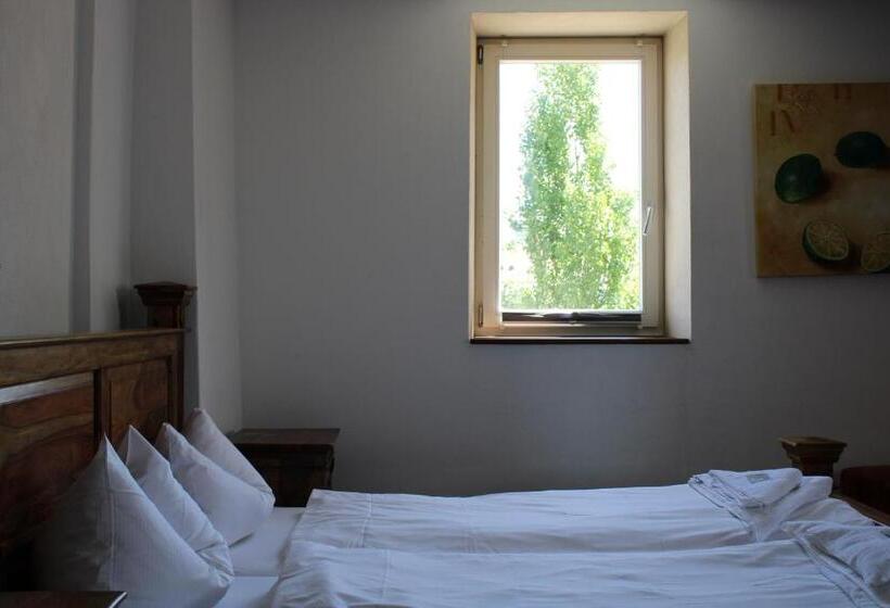 غرفة قياسية حمام مشترك, Selda S