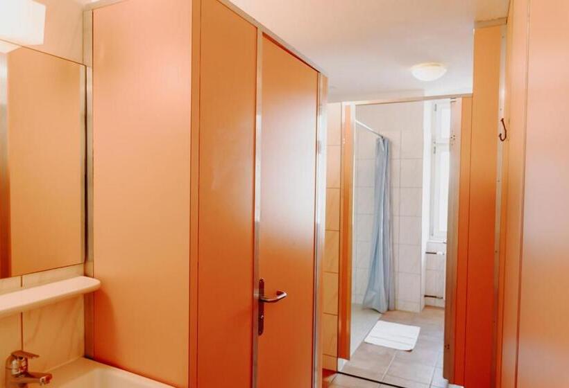 غرفة قياسية ثلاثية حمام مشترك, Selda S