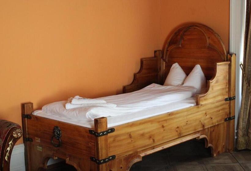 غرفة قياسية ثلاثية حمام مشترك, Selda S