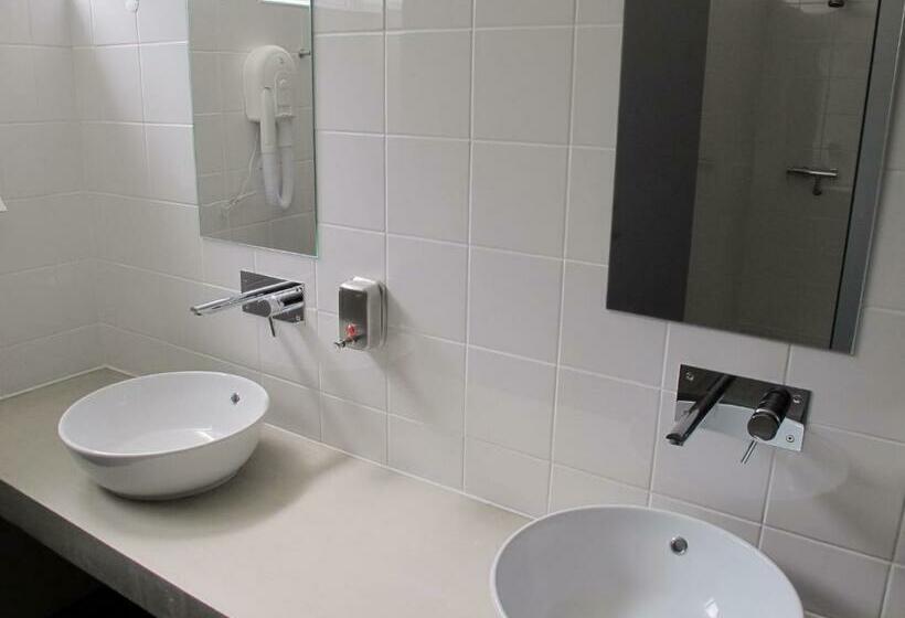 تختخواب در اتاق مشترک, Azores Youth Hostels   Sao Miguel