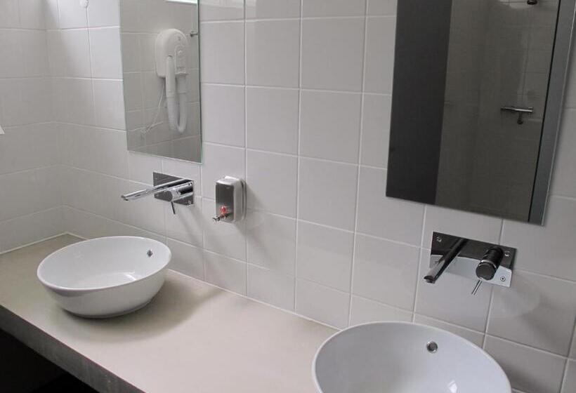 اتاق استاندارد با سرویس بهداشتی مشترک, Azores Youth Hostels Sao Miguel