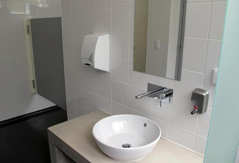 اتاق استاندارد با سرویس بهداشتی مشترک, Azores Youth Hostels   Sao Miguel