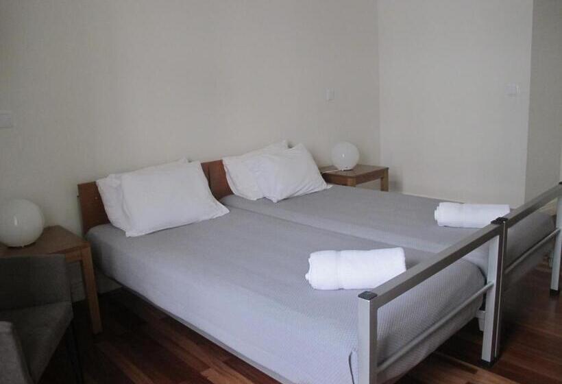 اتاق استاندارد با سرویس بهداشتی مشترک, Azores Youth Hostels   Sao Miguel