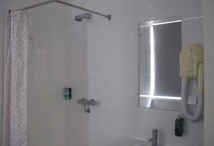 标准三人间, Azores Youth Hostels   Sao Miguel