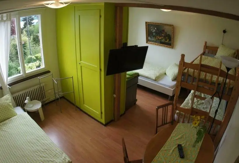 Standard Neljän Hengen Huone, B&b Schönörtli