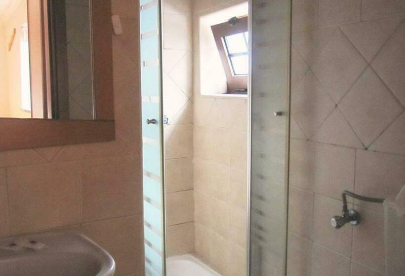 标准三人间, Abrigo Da Estrela