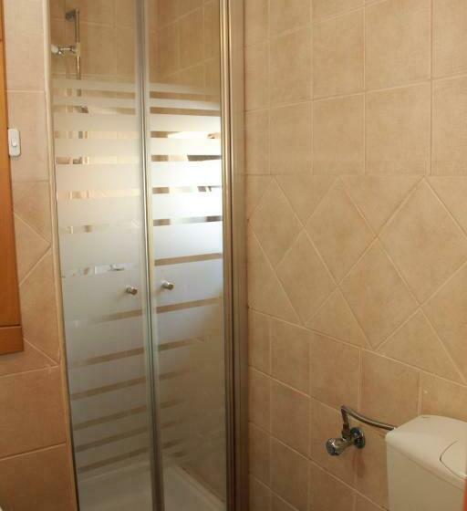 标准三人间, Abrigo Da Estrela