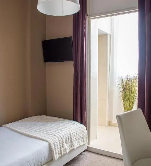 اتاق استاندارد یک نفره, O Porto Seven Guest House