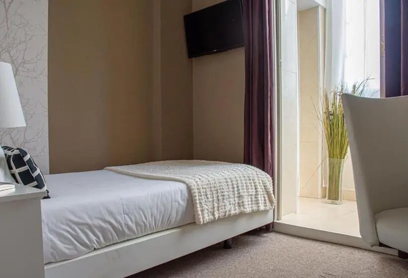 اتاق استاندارد یک نفره, O Porto Seven Guest House