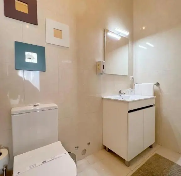 اتاق استاندارد با وان آب گرم, O Porto Seven Guest House