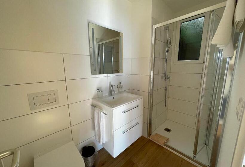 1 Bedroom Apartment Lake View, Residenza Bettina Bnb & Ferienwohnungen