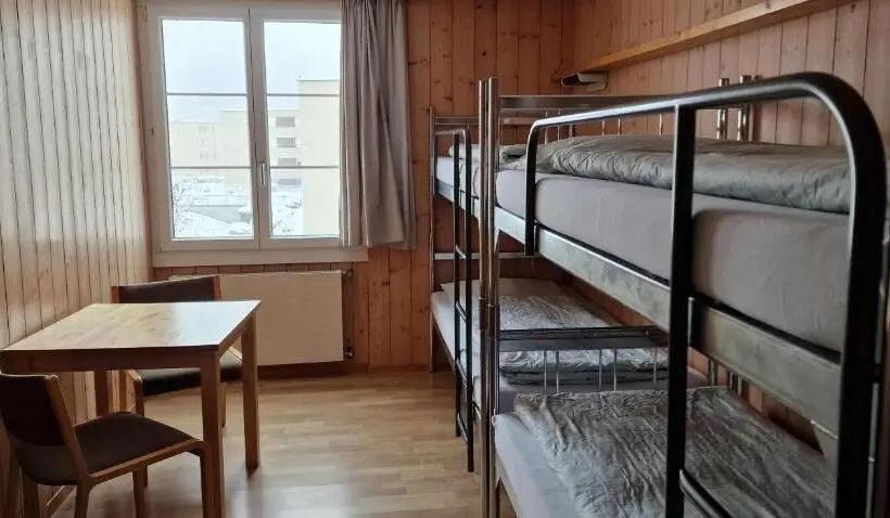 浴室共有スタンダード4人用ルーム, Engelberg Youth Hostel