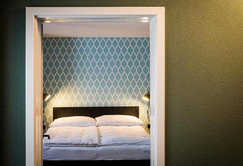 חדר סטנדרט לשלושה, Adler Boutique