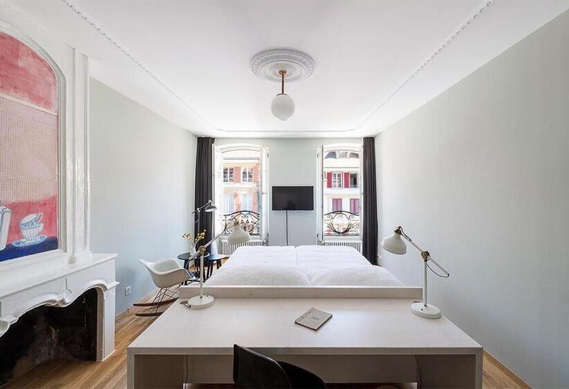 חדר דלוקס, Adler Boutique