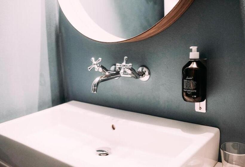 סוויטת ג'וניור עם טרסה, Adler Boutique