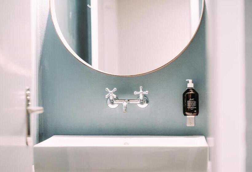 סוויטת ג'וניור עם טרסה, Adler Boutique