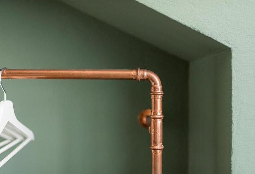 סוויטה משפחתית, Adler Boutique