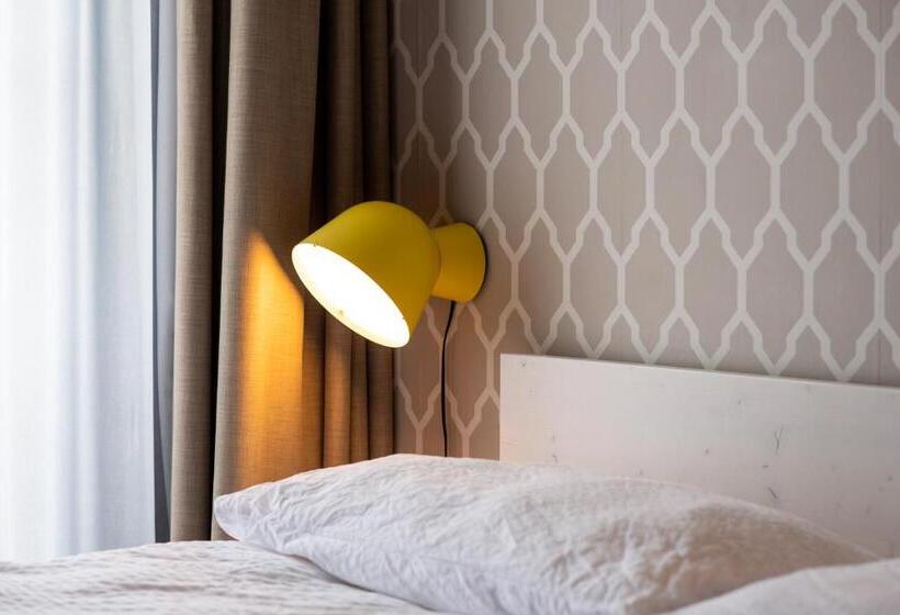 סוויטה, Adler Boutique