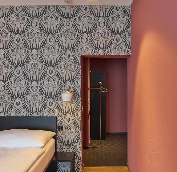 סוויטה, Adler Boutique