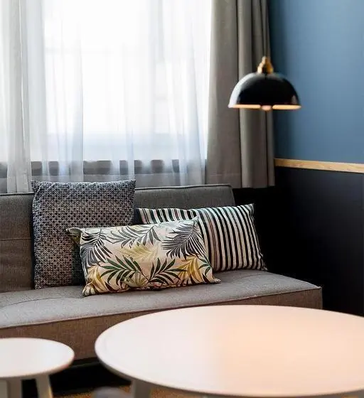 Deluxe-studio, Adler Boutique