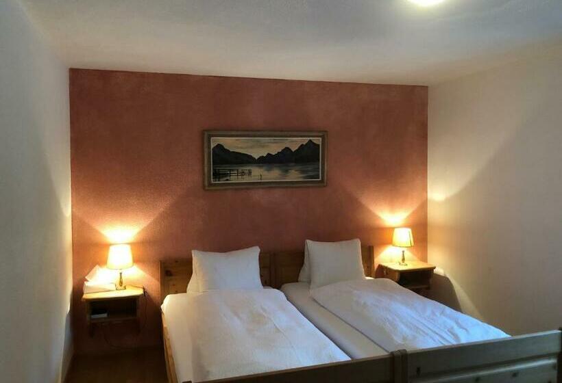 基本间, Adler Garni