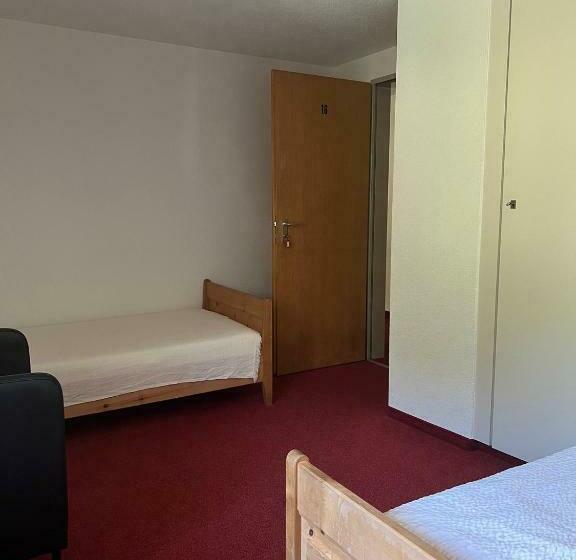 基本间, Adler Garni