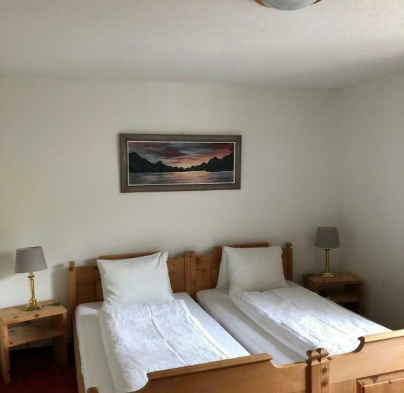 基本间, Adler Garni