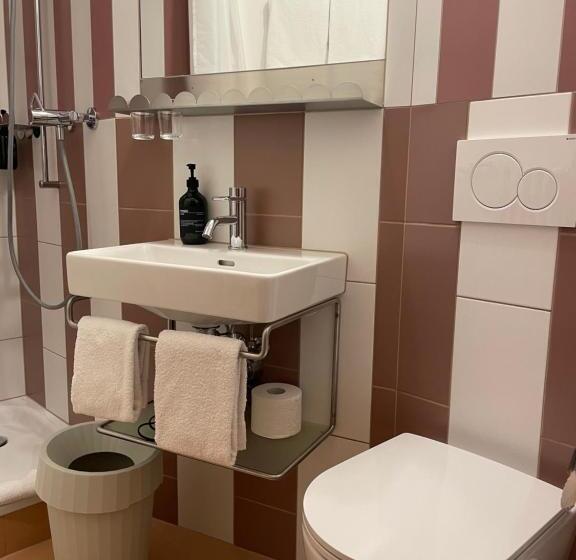 标准间, Adler Garni