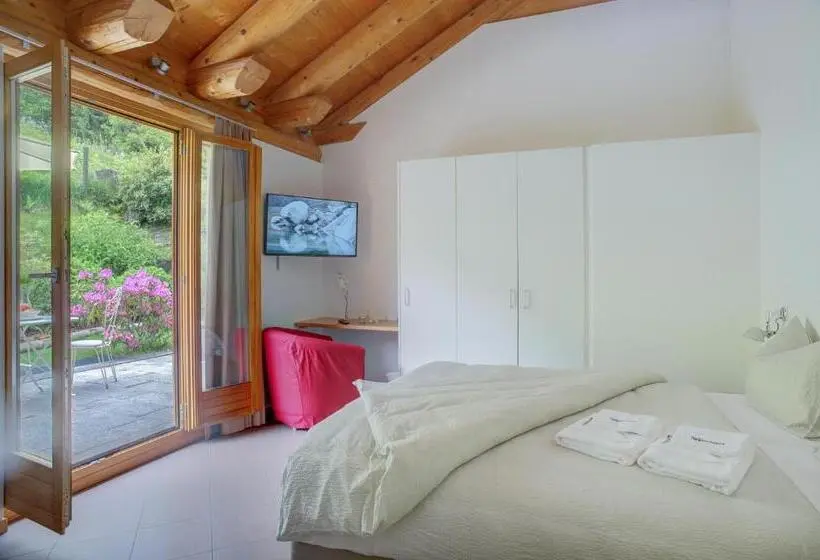 Standard-huone Puutarhanäkymä, Myverzasca Resort Ai Piee