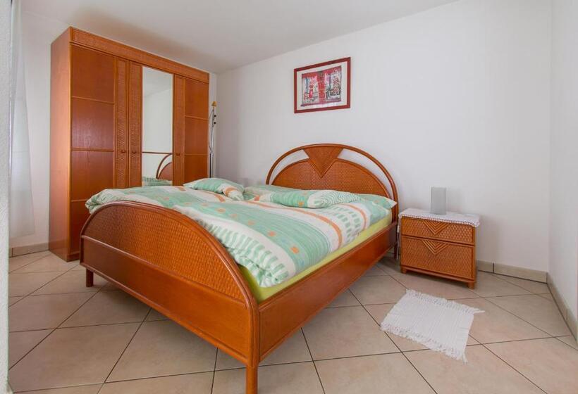 1 Bedroom Apartment Lake View, Al Ponte