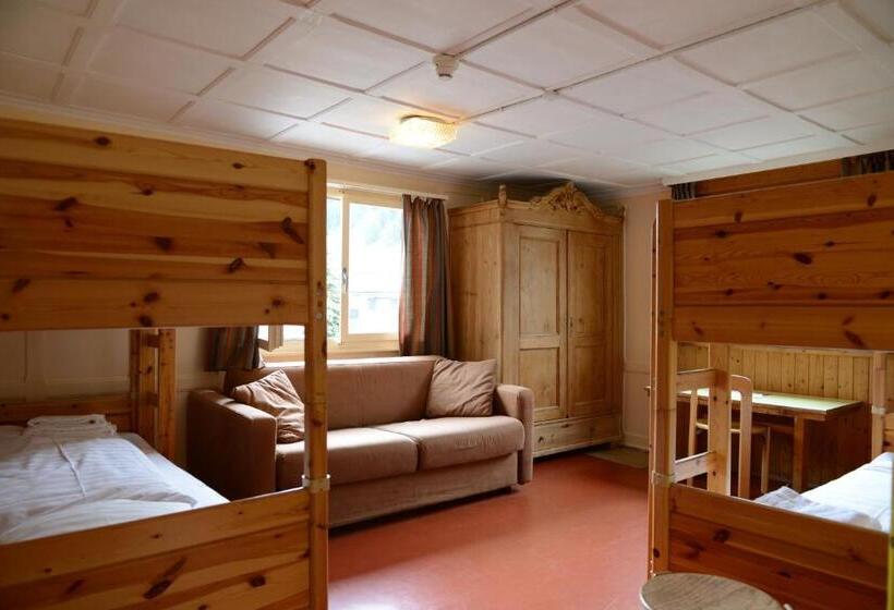 标准四人间共用浴室, Chalet Speciale   Hostel