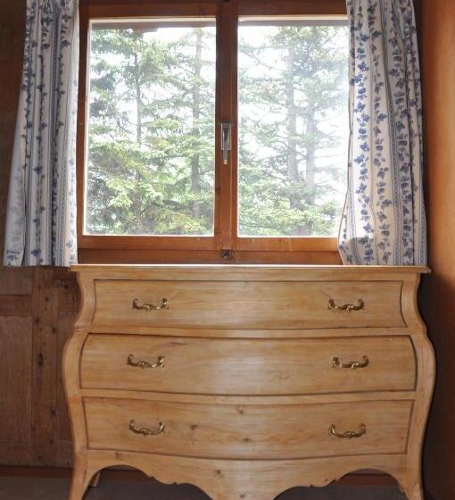 اتاق استاندارد چهارنفره با سرویس بهداشتی مشترک, Chalet Speciale   Hostel