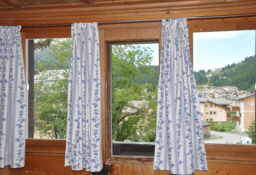 标准四人间共用浴室, Chalet Speciale   Hostel