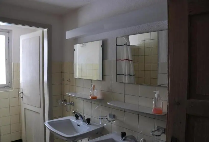 اتاق استاندارد با سرویس بهداشتی مشترک, Chalet Speciale   Hostel