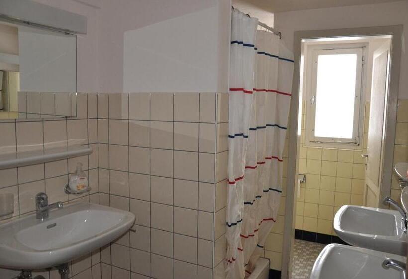 带共用浴室的标准房间, Chalet Speciale   Hostel